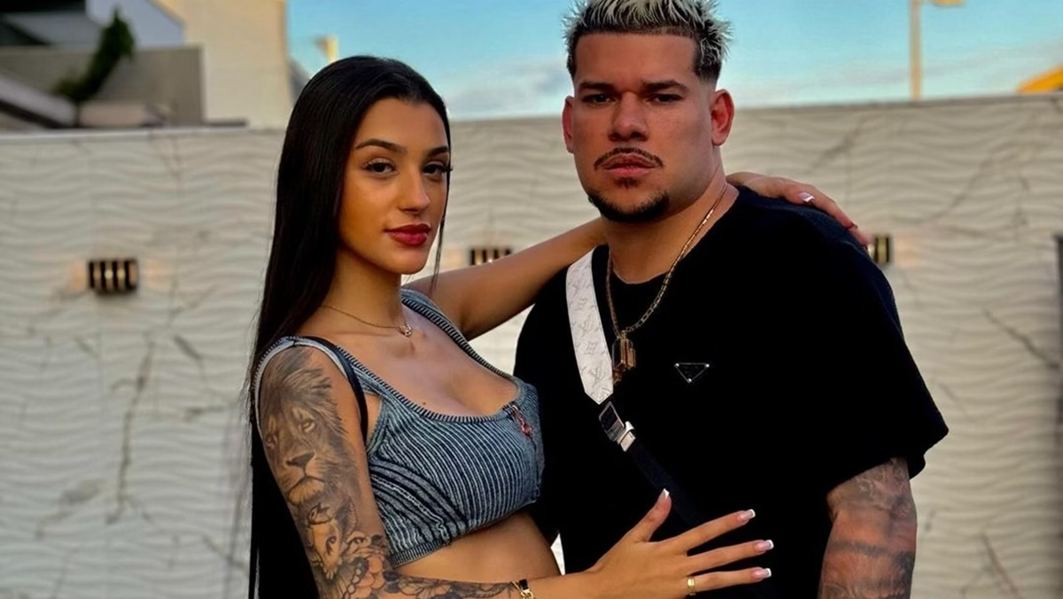 Influenciador Gato Preto bate Porsche em poste e acaba preso em SP