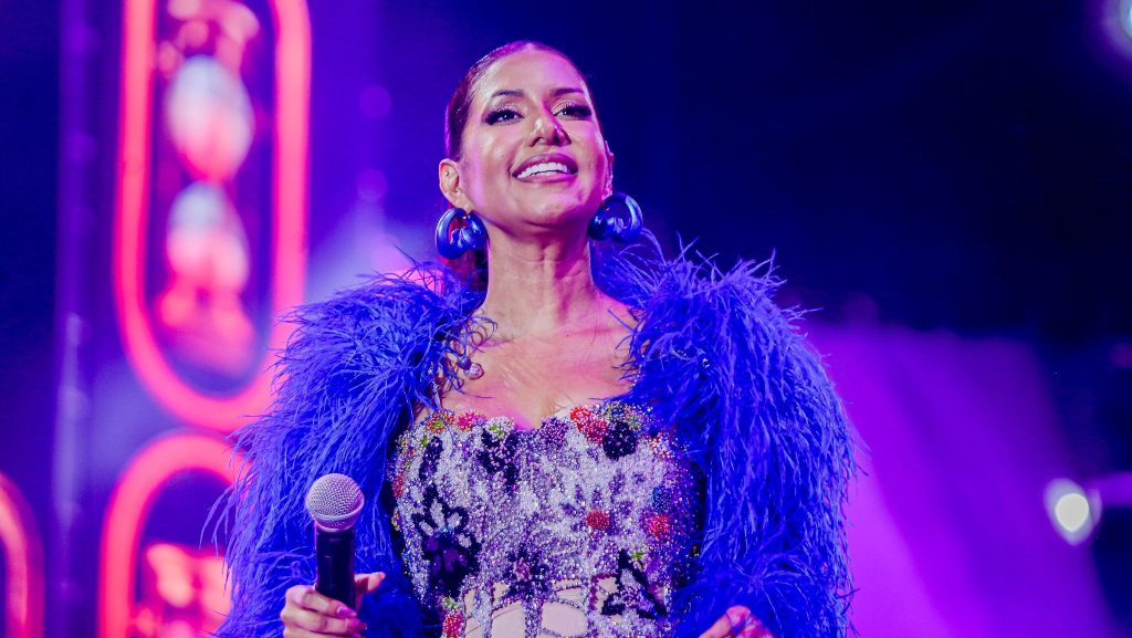 Priscila Senna celebra 15 anos de carreira com megashow no Marco Zero, em&nbsp;Recife