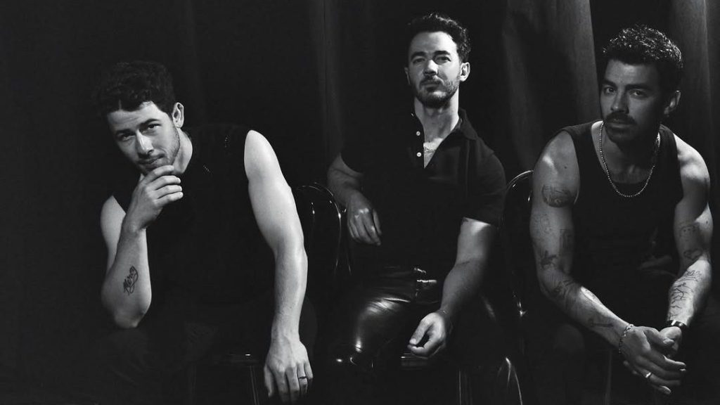 Demi Lovato se reúne com Jonas Brothers e revive sucessos de Camp Rock em show&nbsp;comemorativo