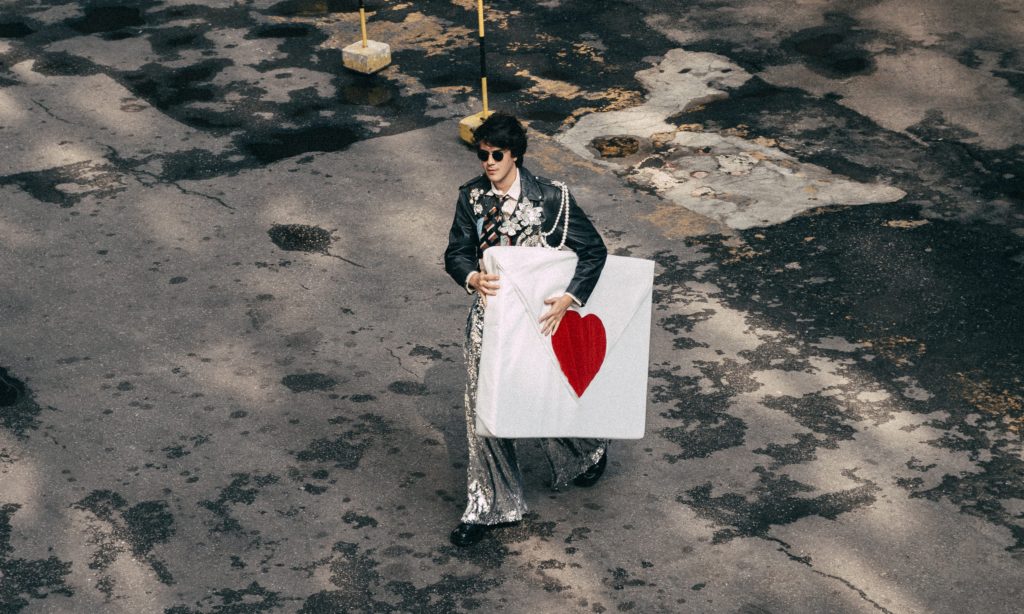 ALÊ lança “Ama Eu” e abre seu coração em 12 faixas&nbsp;autorais