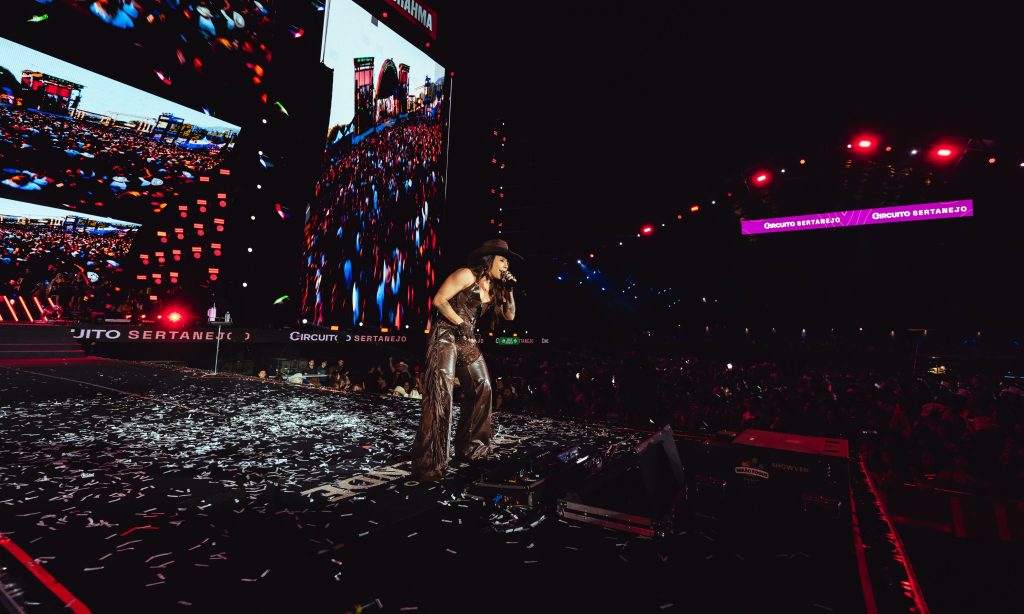 Lauana Prado brilha no palco no primeiro dia do Jaguariúna Rodeo&nbsp;Festival