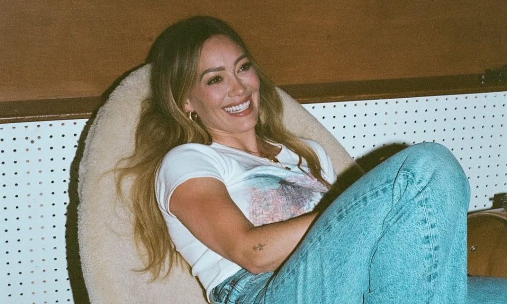 Hilary Duff anuncia retorno à música após 10&nbsp;anos