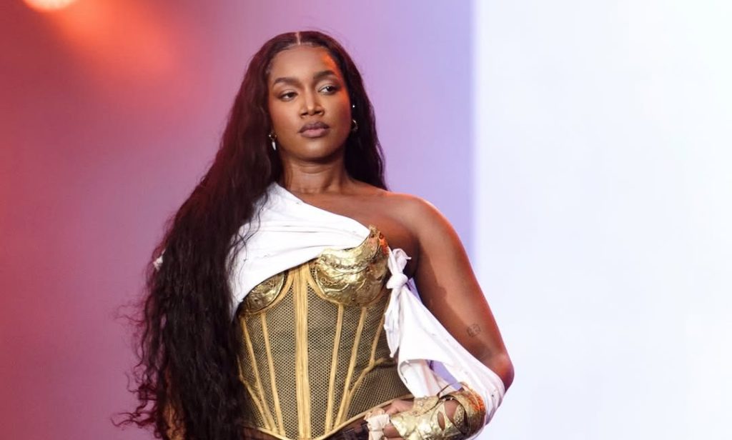 Cardi B, Eric Land e IZA estão entre os lançamentos da semana;&nbsp;confira