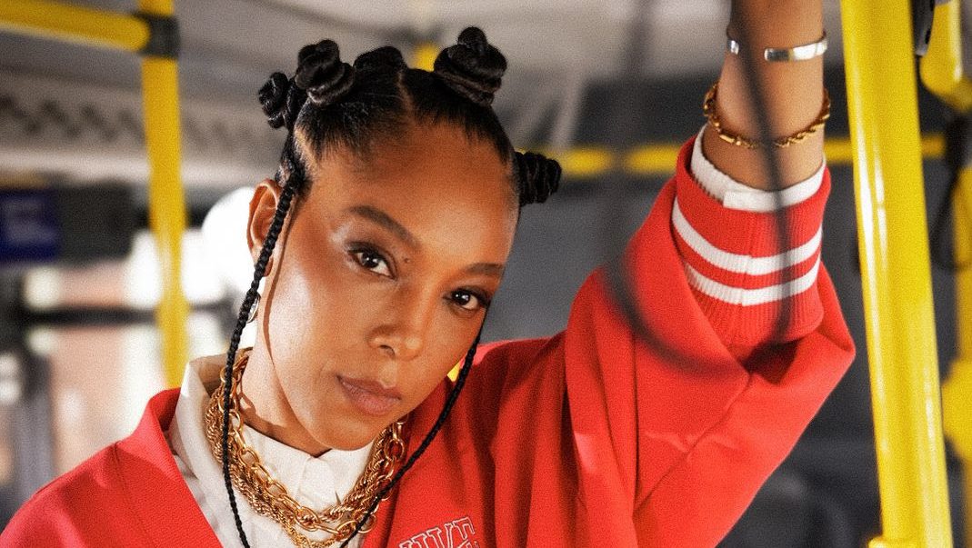 Negra Li estreia como apresentadora do The Town na TV Globo