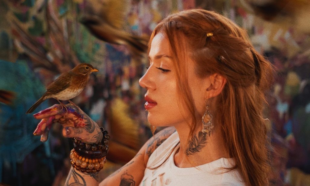 Elana Dara lança o EP “Gritos & Sussurros”, primeiro de uma série inspirada nos cinco&nbsp;sentidos