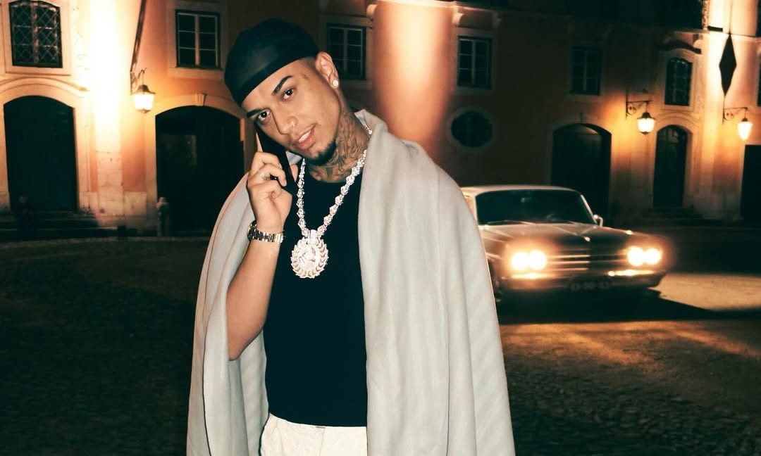 Veigh esgota show de estreia da EVOM Tour em São Paulo