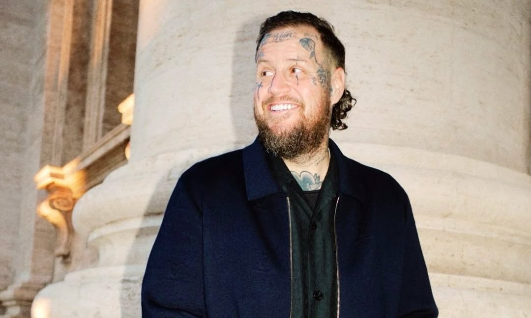Jelly Roll relata constrangimento em loja da Louis Vuitton durante turnê na Austrália