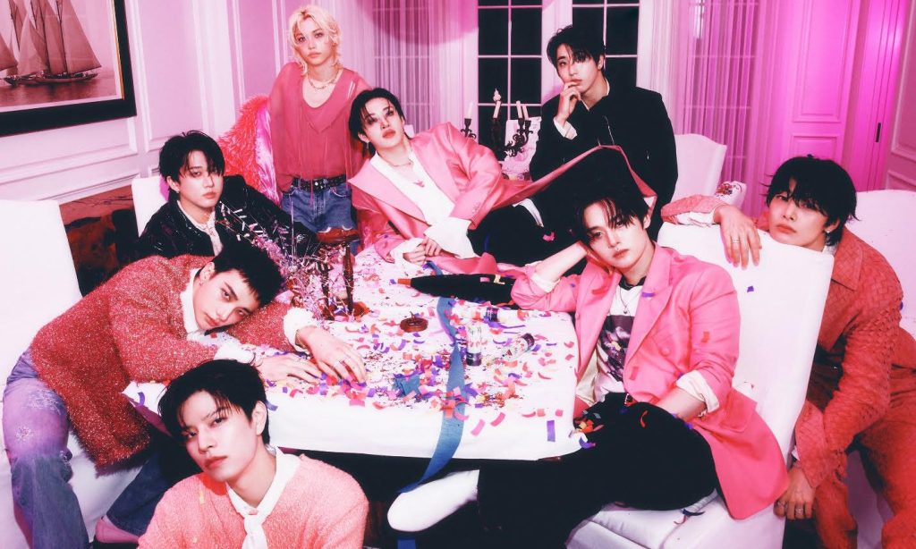 Stray Kids lança o novo SKZ IT TAPE “DO IT”, com as faixas-título duplas “Do It” e&nbsp;“Divine”