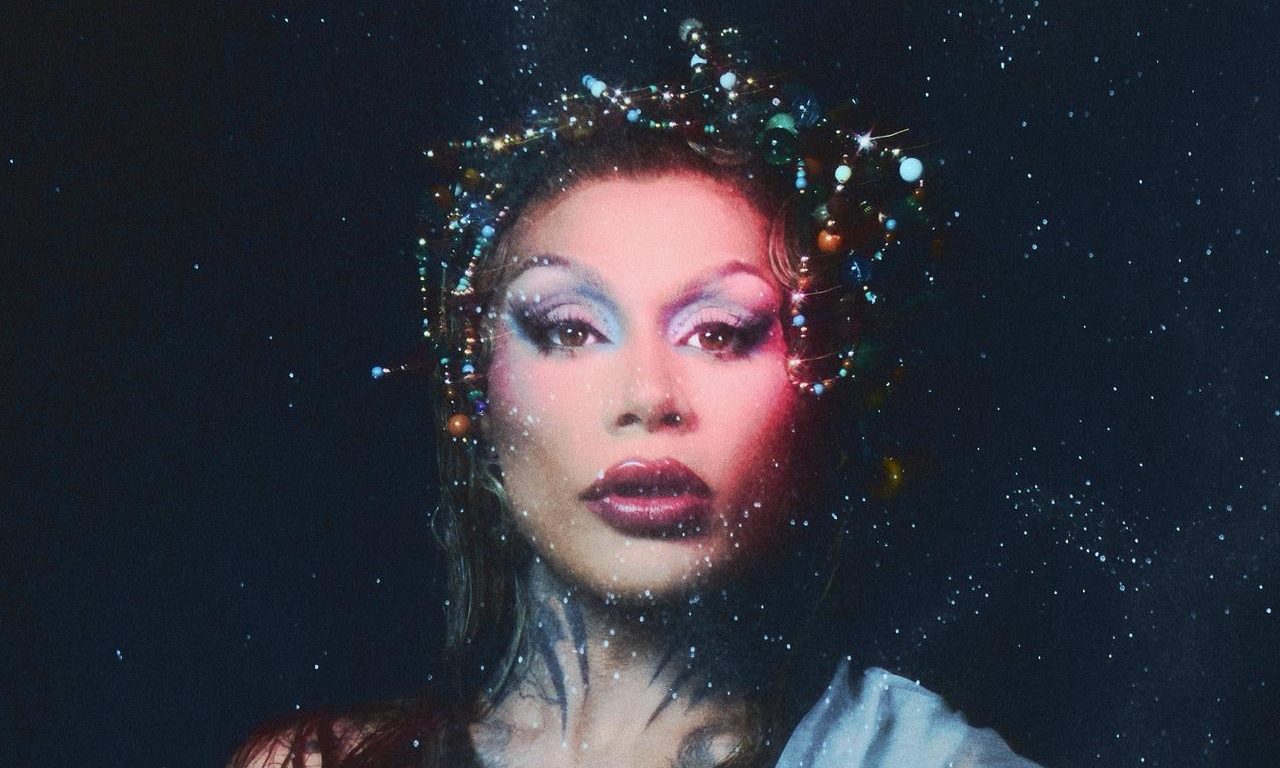 Grag Queen revela capa do álbum “Cósmica” e libera trecho inédito da faixa “Fantoches”