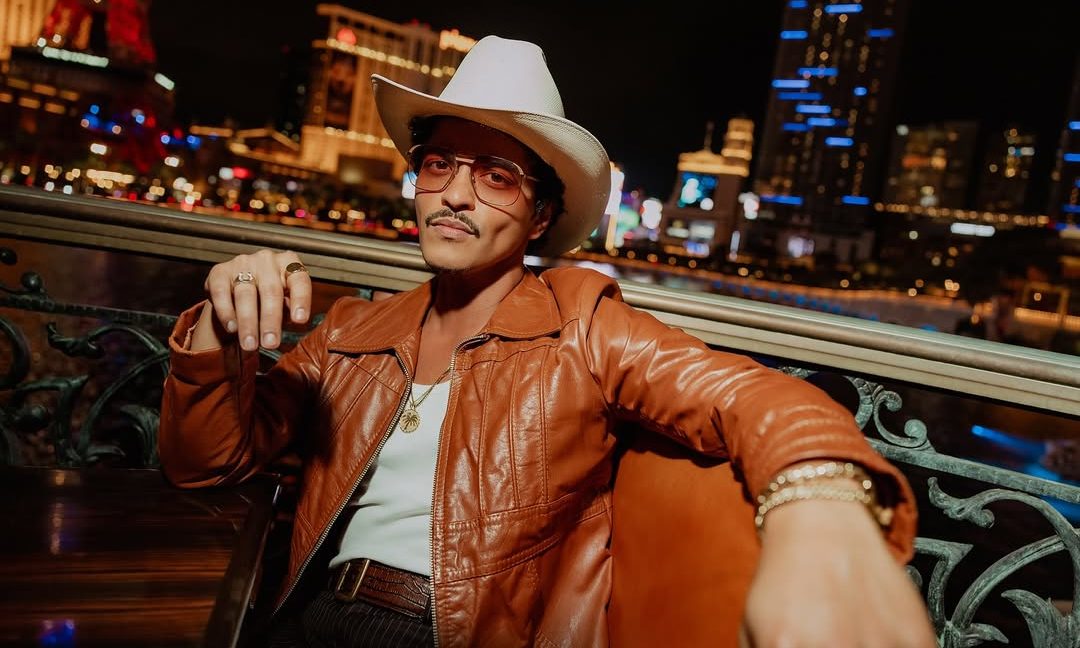 Bruno Mars encerra hiato de quase uma década e confirma novo álbum solo finalizado