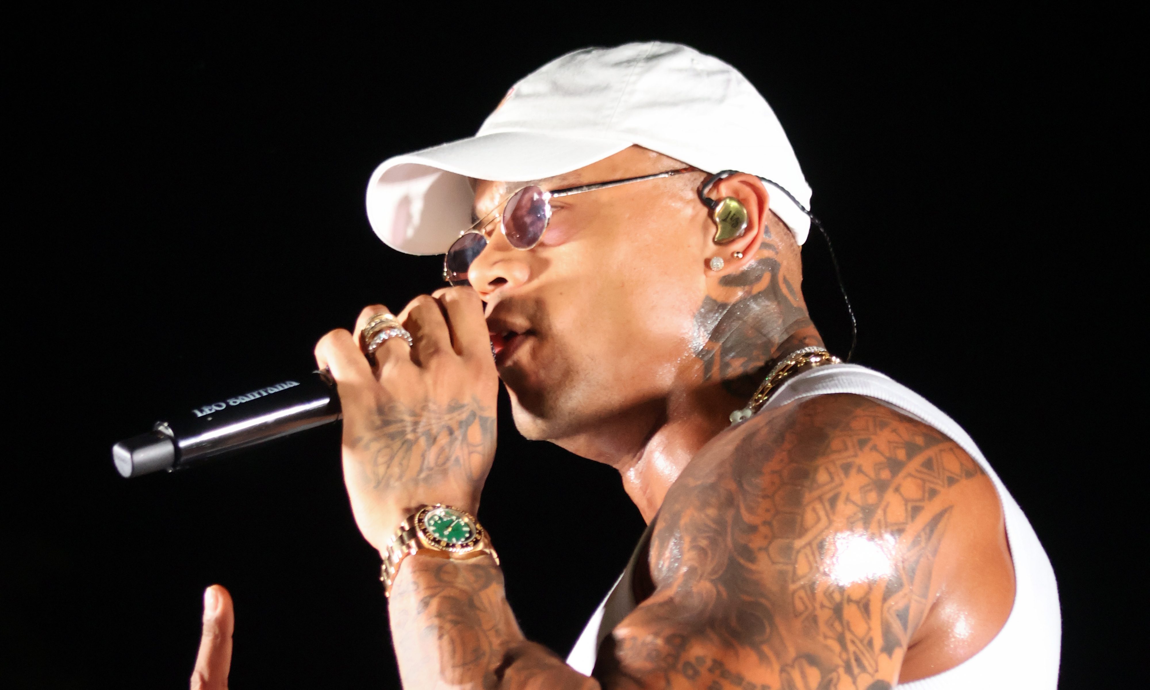 Léo Santana arrasta multidão em Carpina e transforma Bloco do Servidor em um dos grandes destaques do pré-Carnaval