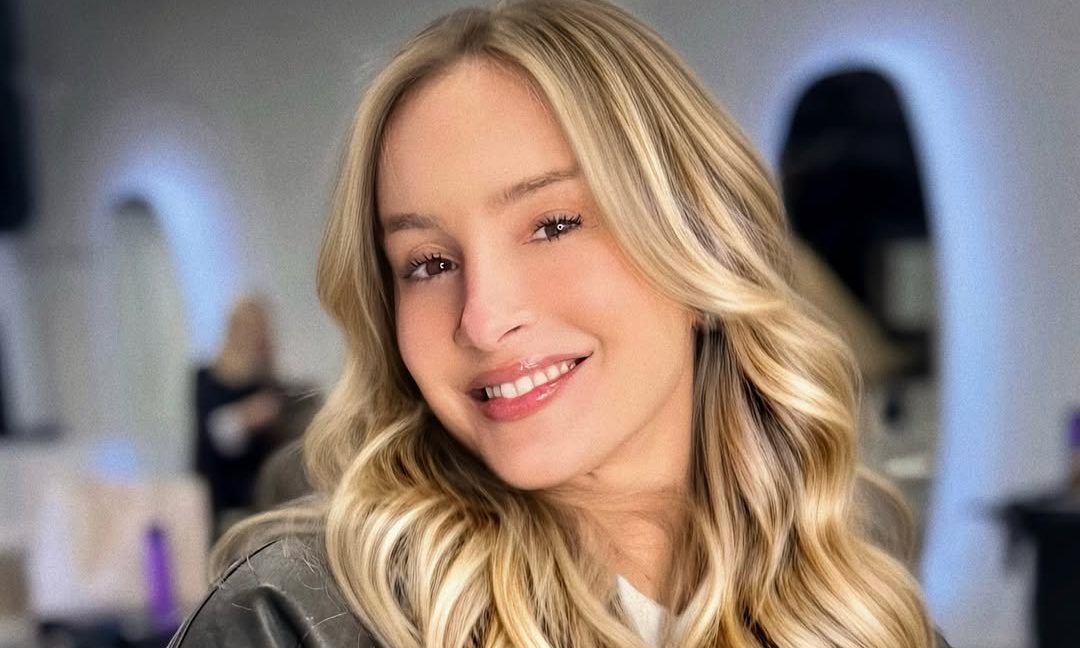 Claudia Leitte enfrenta provocações e pede respeito durante apresentação no Virgens de Tambaú