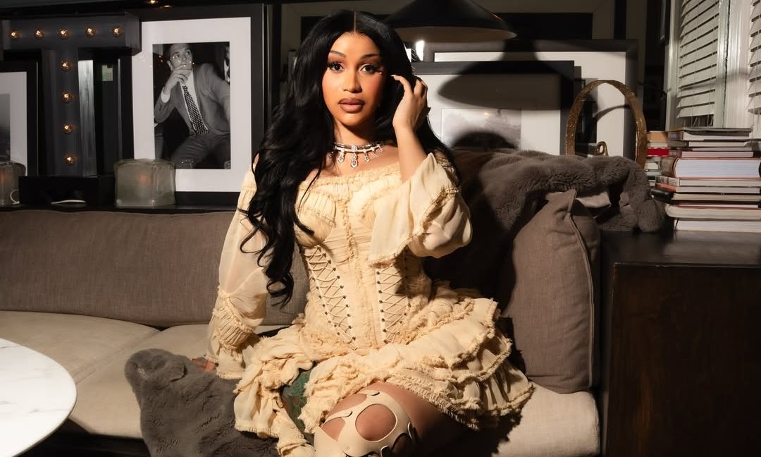 Cardi B troca críticas com Departamento de Segurança Interna dos EUA após comentário sobre ICE