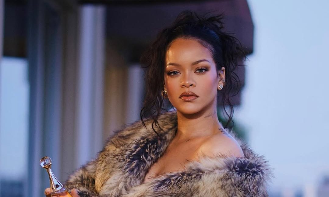 Rihanna compartilha rotina intensa em vídeo e reacende rumores sobre o álbum “R9”