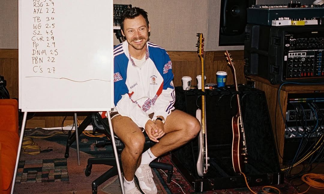 Harry Styles alcança melhor estreia global da carreira com “KISS ALL THE TIME. DISCO, OCCASIONALLY.”