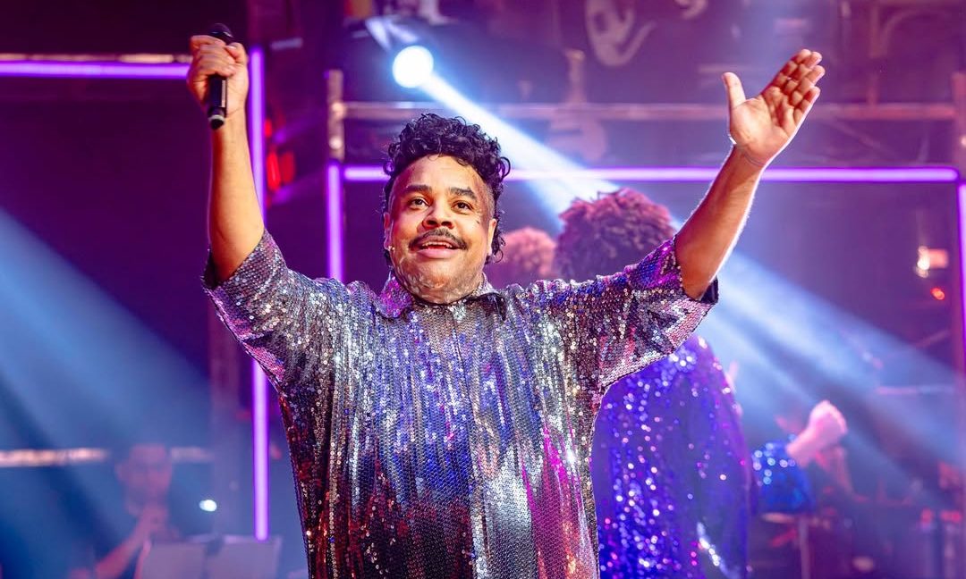 Musical de Tim Maia chega ao Rio com montagem renovada e celebra legado que atravessa gerações