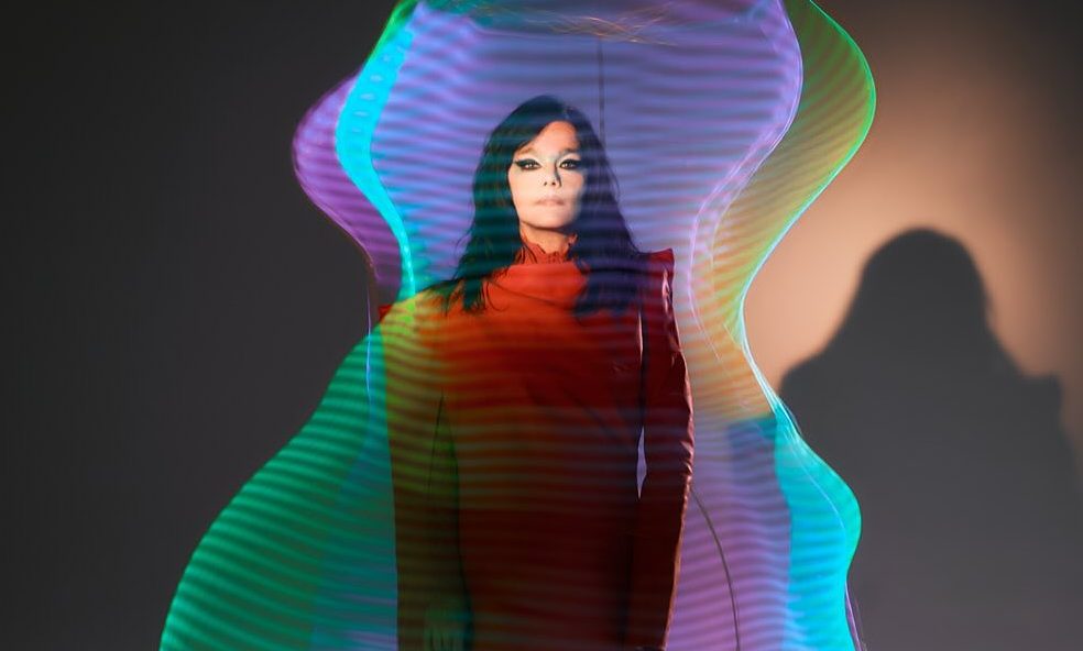 Clipe de “Hunter”, de Björk, divide opiniões mesmo após décadas do lançamento