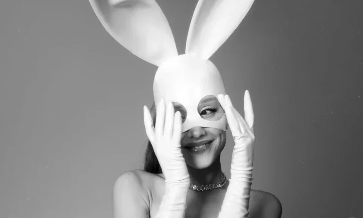 Ariana Grande lança versão estendida do álbum ‘Dangerous Woman’