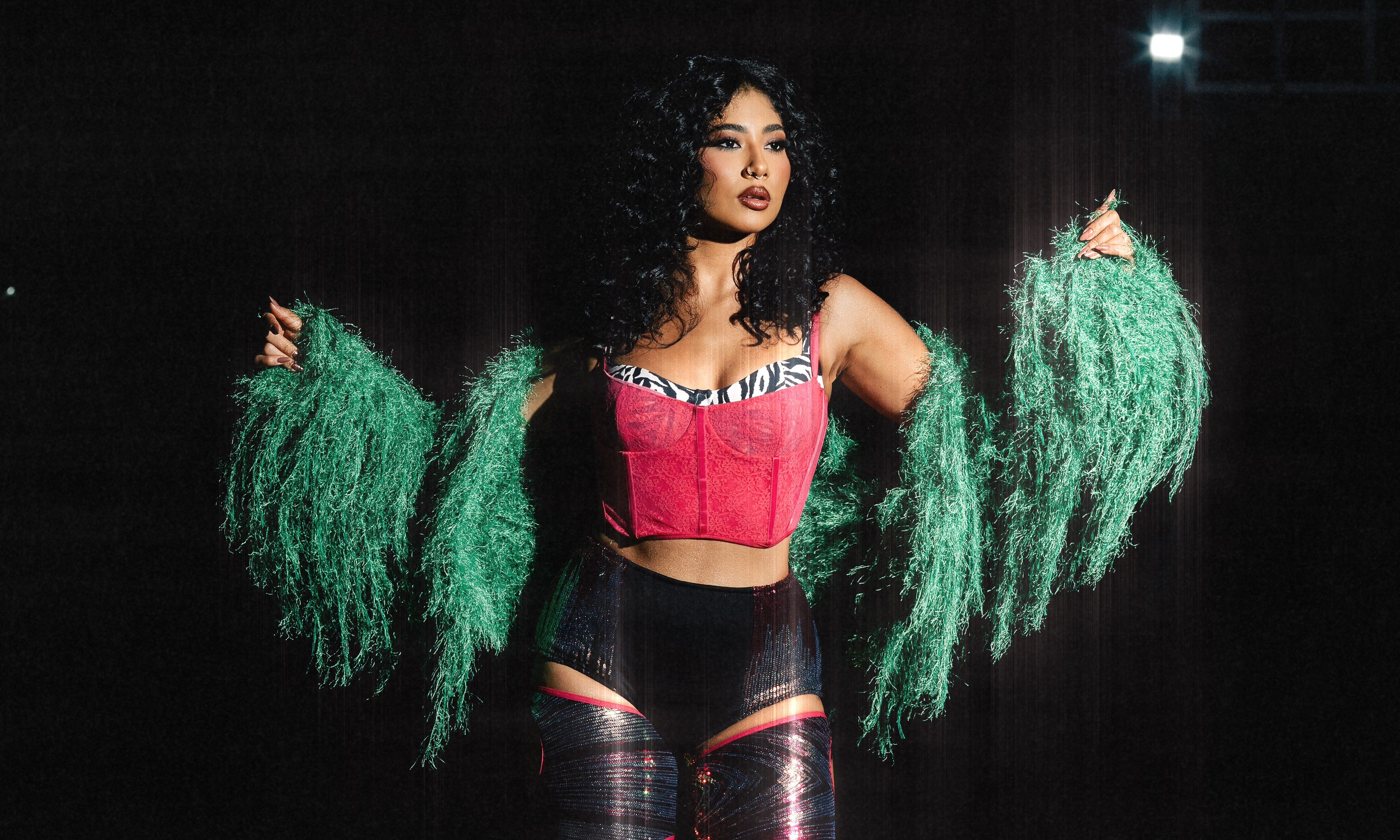 Zaynara mergulha no Beat Melody e Rock Doido em novo EP audiovisual “DELIRAR”