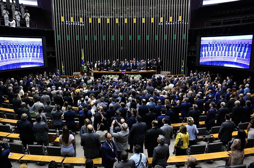 Votação da escala 5×2 expõe cansaço extremo do trabalhador brasileiro