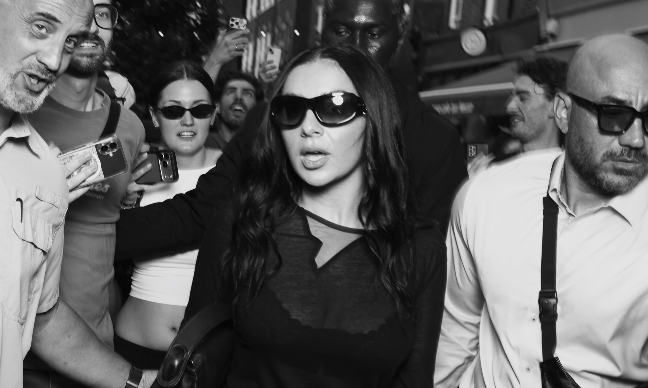 Charli XCX anuncia novo álbum “Music, Fashion, Film”