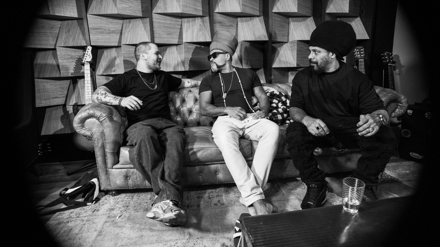 Bruno Martini, Carlinhos Brown e Marcelo Falcão lançam single para a Copa do Mundo de 2026