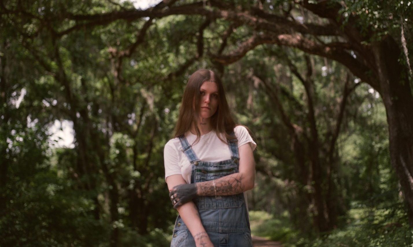 Ethel Cain dá pistas de novas músicas e anima fãs nas redes sociais