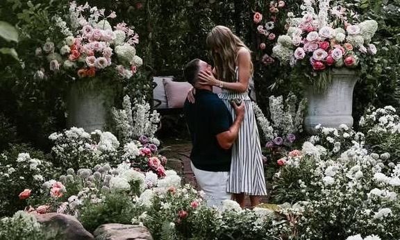 Taylor Swift e Travis Kelce reúnem elenco de celebridades em celebração de casamento em Nova York