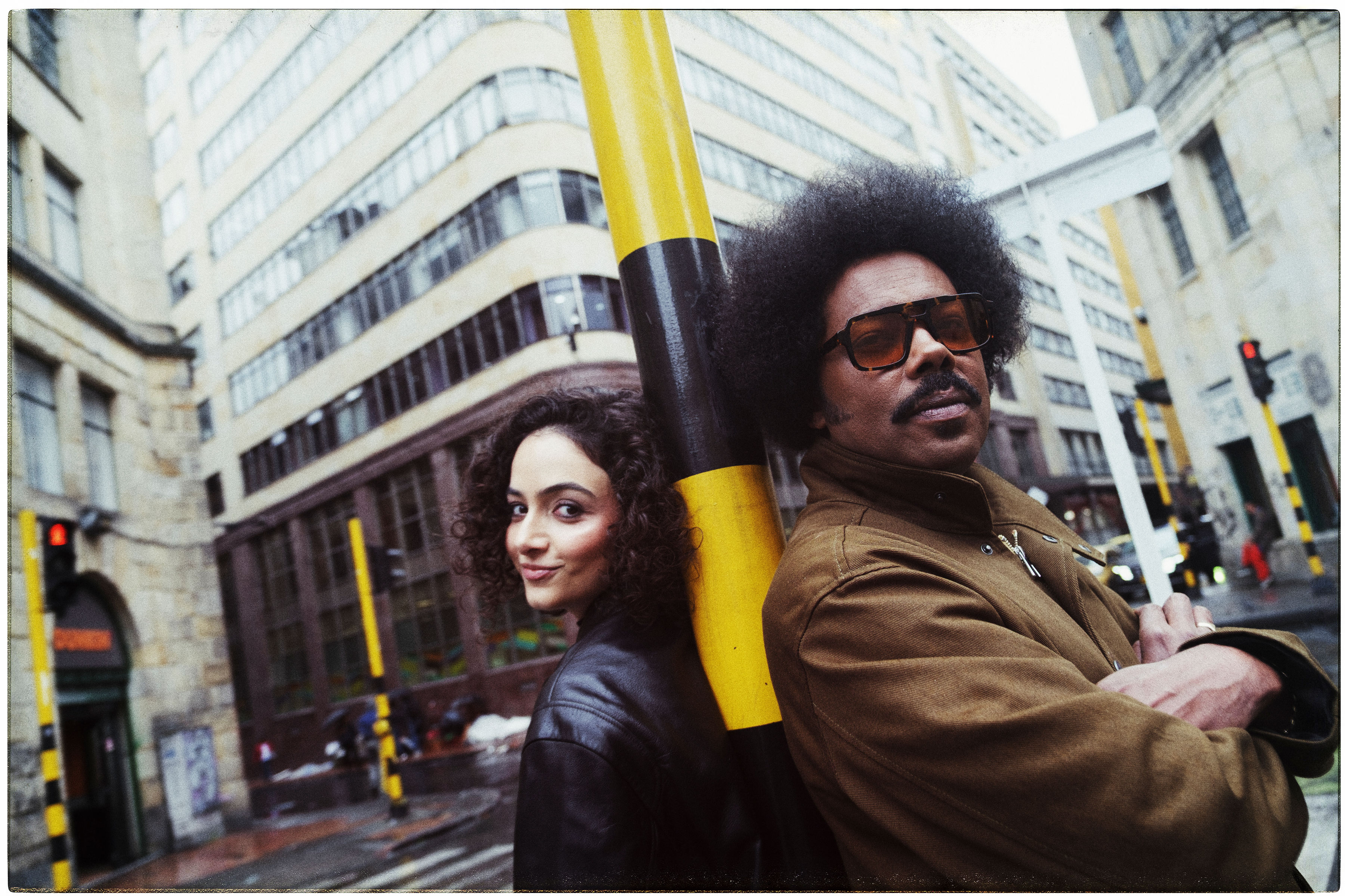 Chella e Alex Cuba transformam encontro entre Brasil e América Latina em “Dividido (Se Quiser Dançar Comigo)”