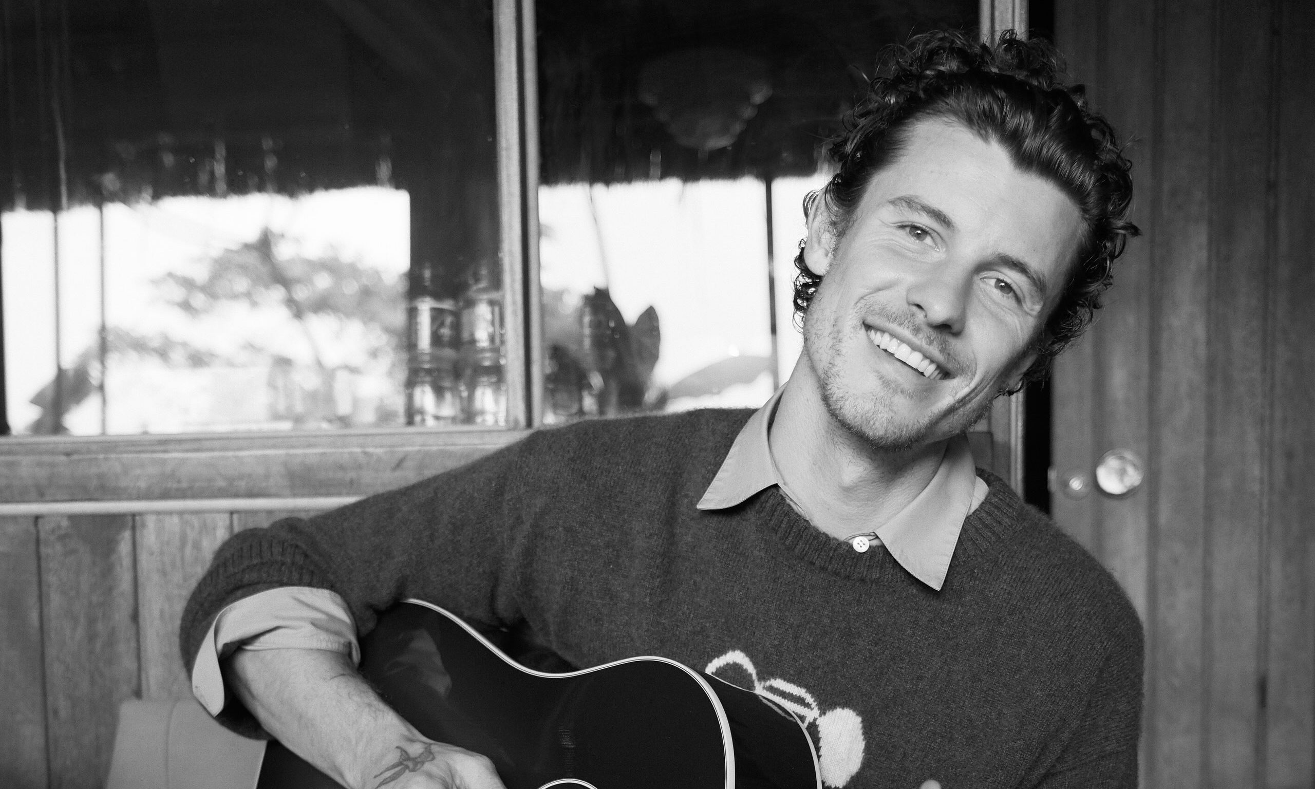 Shawn Mendes mergulha na cultura brasileira enquanto prepara novo álbum