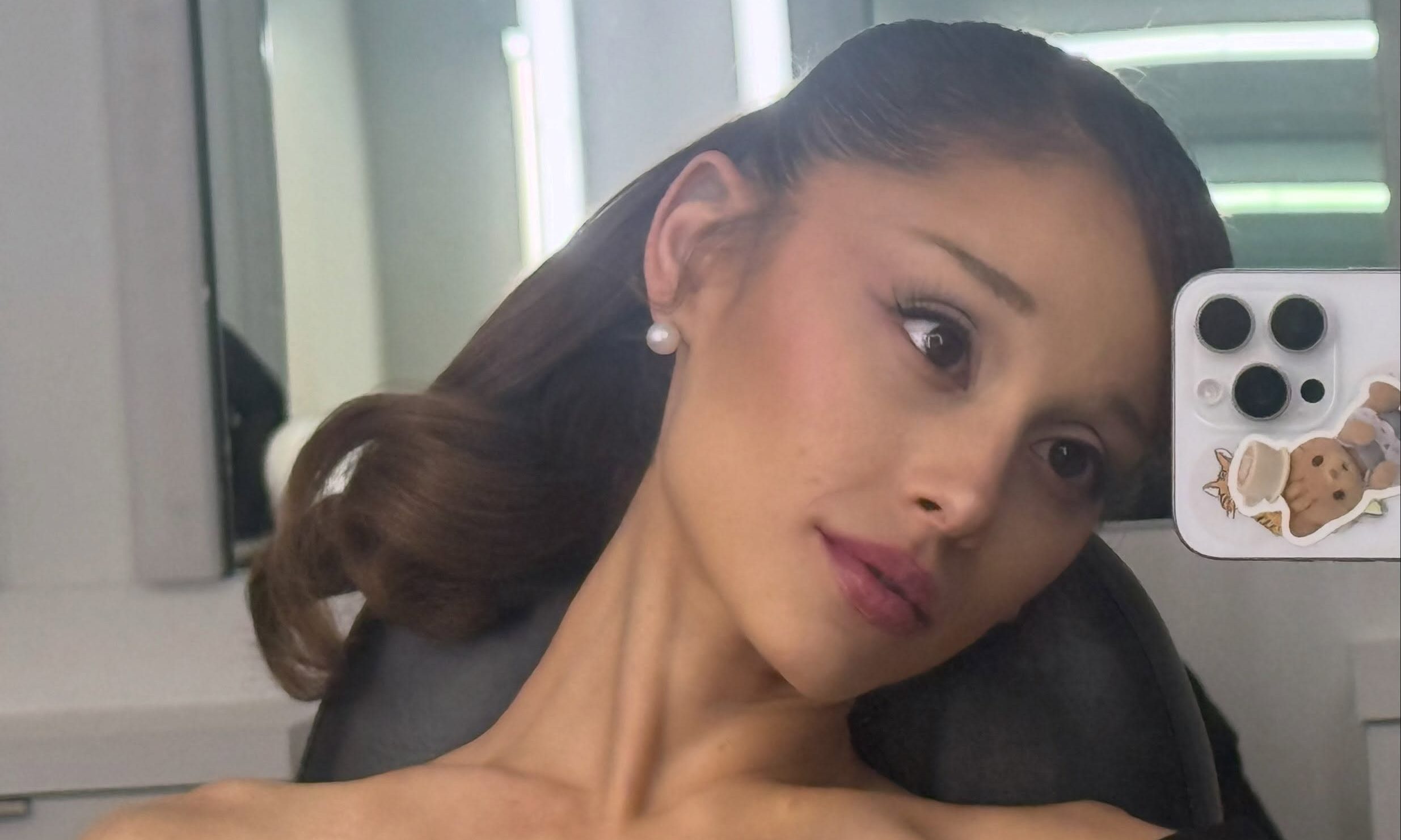 Ariana Grande se emociona no último show da “Eternal Sunshine Tour” em Londres